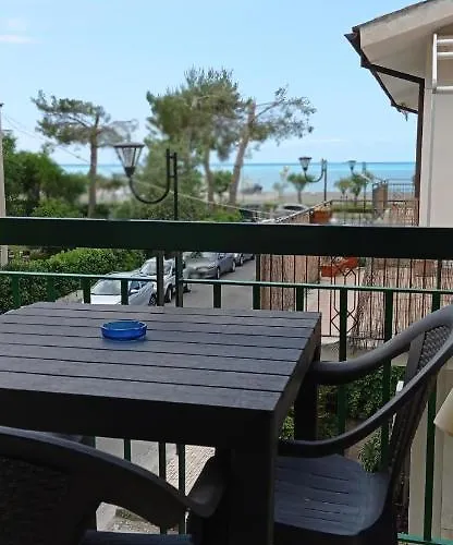 Alojamento de Acomodação e Pequeno-almoço Ad Un Passo Dal Mare 4*