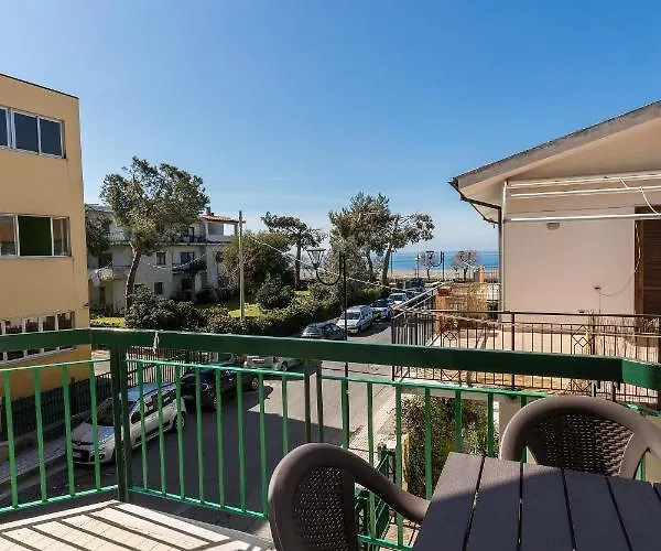 Ad Un Passo Dal Mare Alojamento de Acomodação e Pequeno-almoço 4*