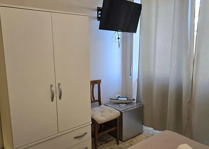 Alojamento de Acomodação e Pequeno-almoço Ad Un Passo Dal Mare 4*