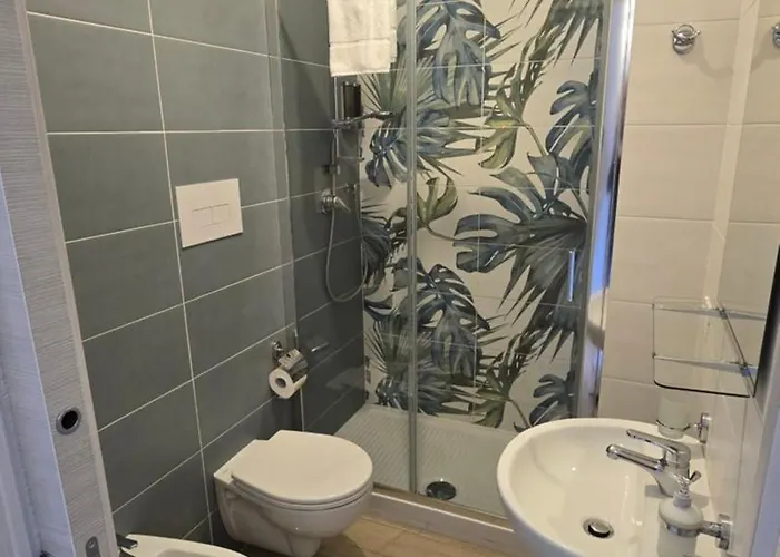 Alojamento de Acomodação e Pequeno-almoço Ad Un Passo Dal Mare 4*