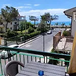 Ad Un Passo Dal Mare Bed & Breakfast 4*