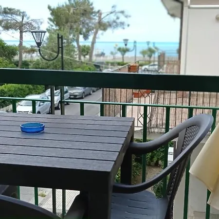 فندق مبيت وإفطار Ad Un Passo Dal Mare برايا إيه ماري
