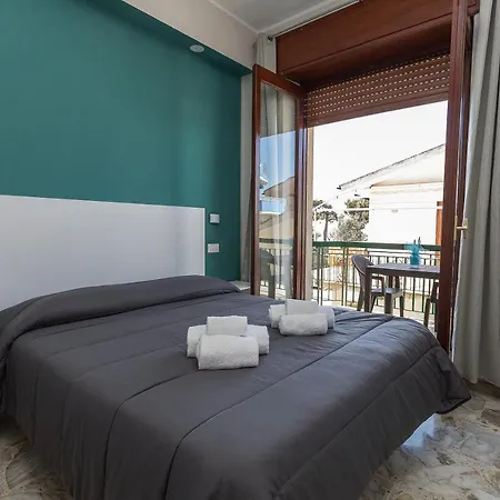 Ad Un Passo Dal Mare فندق مبيت وإفطار