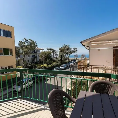 Ad Un Passo Dal Mare Bed & Breakfast *