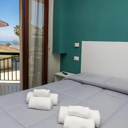 B&B Ad Un Passo Dal Mare 4*