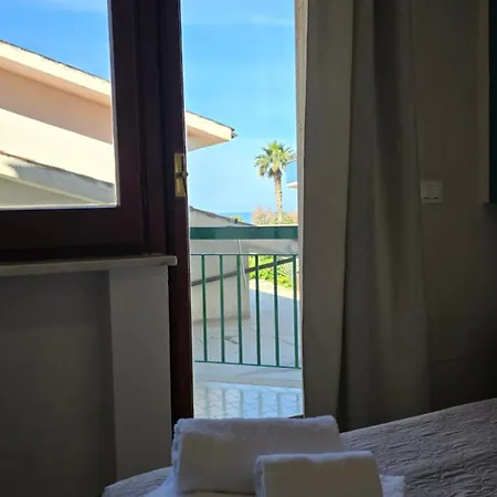 فندق مبيت وإفطار Ad Un Passo Dal Mare برايا إيه ماري