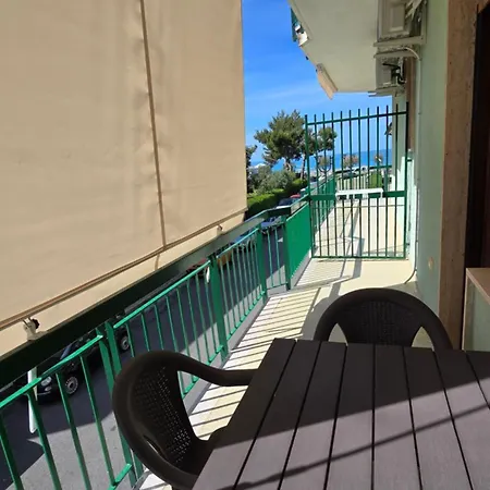 Ad Un Passo Dal Mare فندق مبيت وإفطار 4*