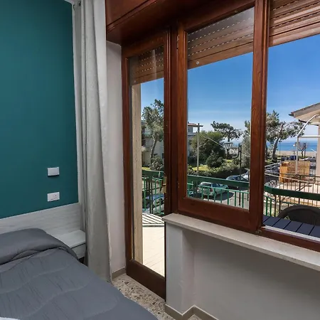 Bed & Breakfast Ad Un Passo Dal Mare *