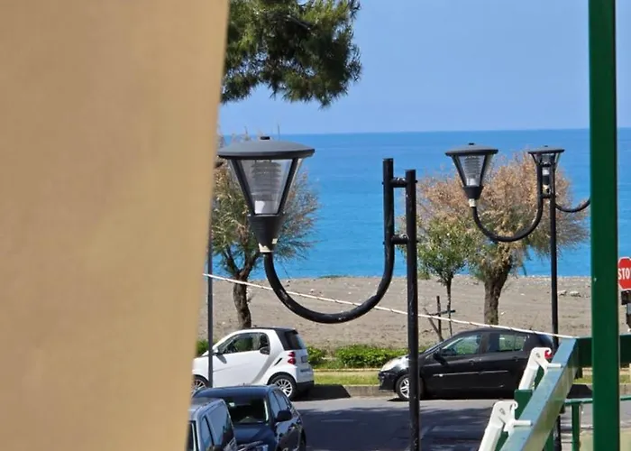 לינה וארוחת בוקר Ad Un Passo Dal Mare 4*