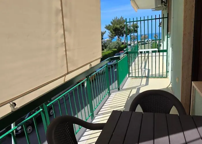 Ad Un Passo Dal Mare לינה וארוחת בוקר 4*